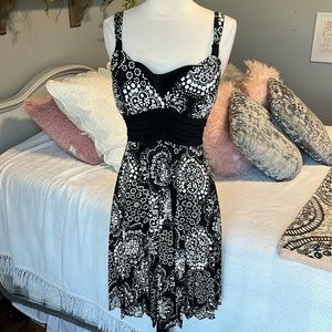 Speechless Dress Black White Silky Womens Medium Knee Length